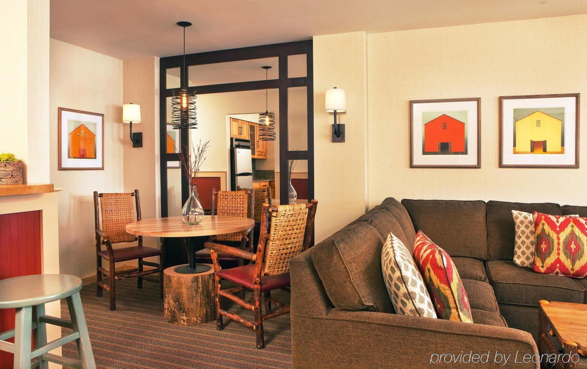 King Suite Walk Level Lodge